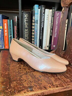 vintage Hush Puppies, size 8W